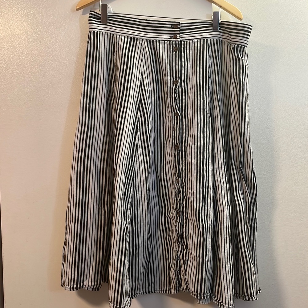 Black and white A line skirt. Size XL.